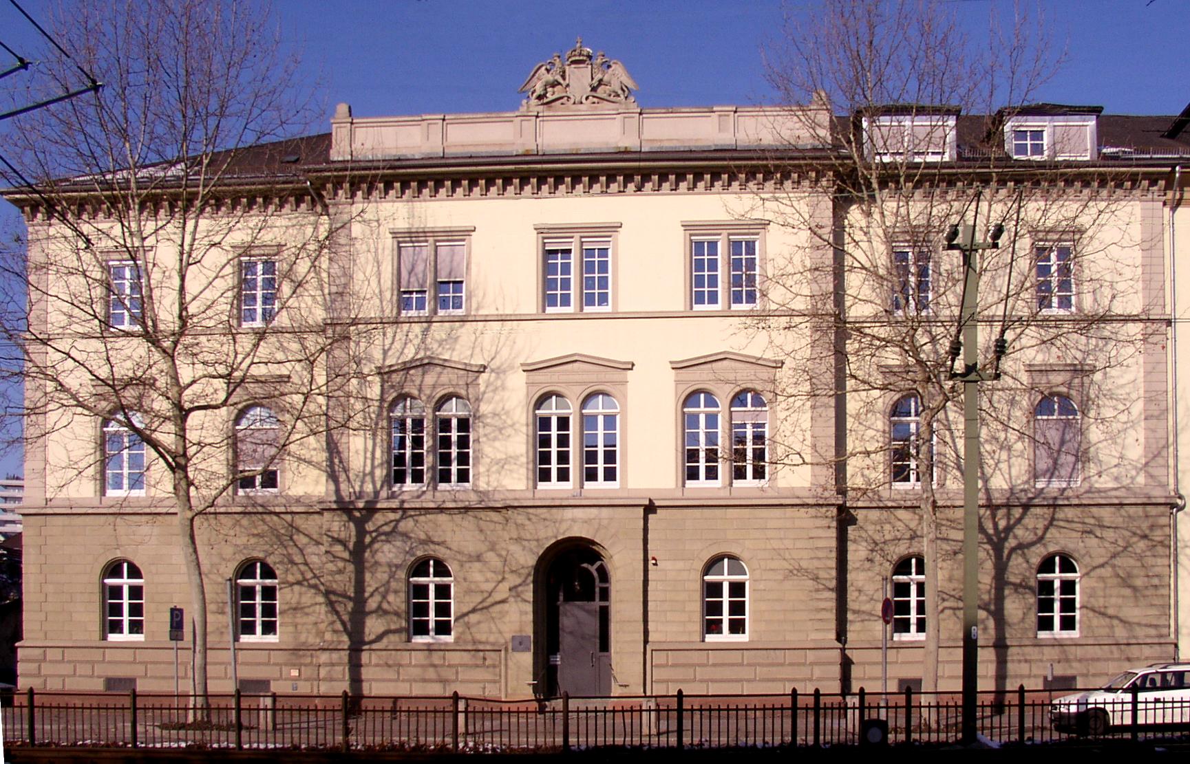 Vorderansicht des Amtsgerichtsgebäudes Bahnhofstraße 4 in Lörrach